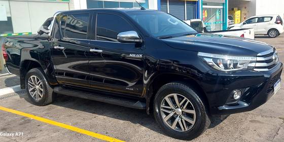 TOYOTA HILUX 2.8 SRX 4X4 CD 16V DIESEL 4P AUTOMÁTICO TOYOTA HILUX 2.8 SRX 4X4 CD 16V DIESEL 4P AUTOMÁTICO